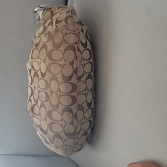 Coach| Monogram canvas hobo crossbody bag - Picture 9 of 11